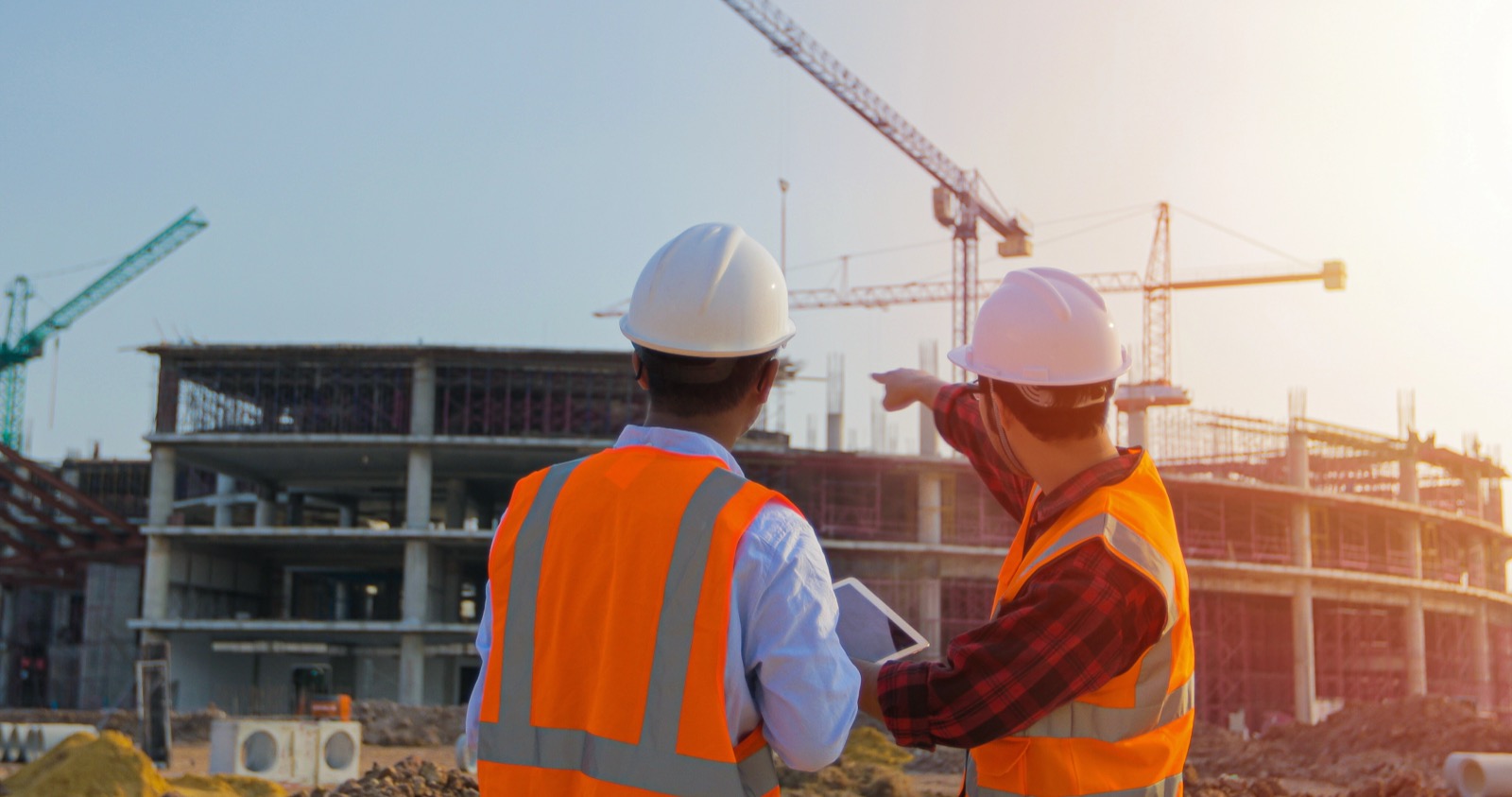 Datore di lavoro e responsabile di cantiere durante un sopralluogo di sicurezza